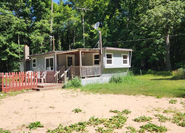 Property at 5213 S Newcosta Ave, Newaygo, MI 49337, 2 beds, 1 bath