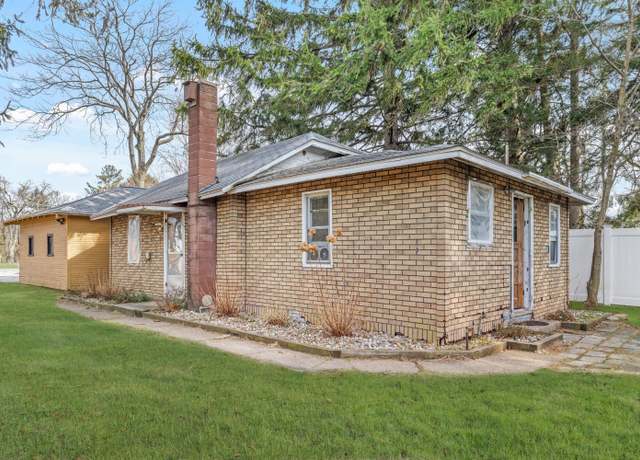 Property at 313 S Barton St, New Buffalo, MI 49117, 2 beds, 1 bath