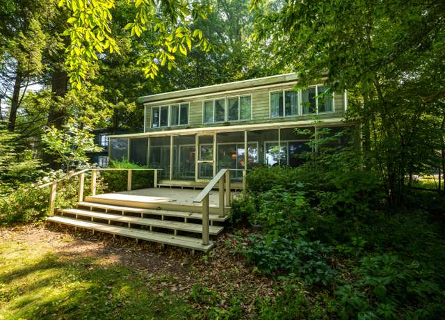 Property at 77156 Marwood Dr, South Haven, MI 49090, 4 beds, 2.5 baths