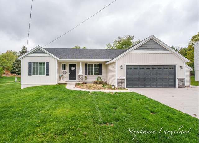 Property at 5337 Division Ave N, Comstock Park, MI 49321, 3 beds, 2 baths