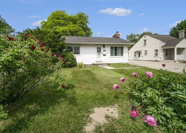 Property at 111 N Maple Rd, Saline, MI 48176, 3 beds, 1.5 baths
