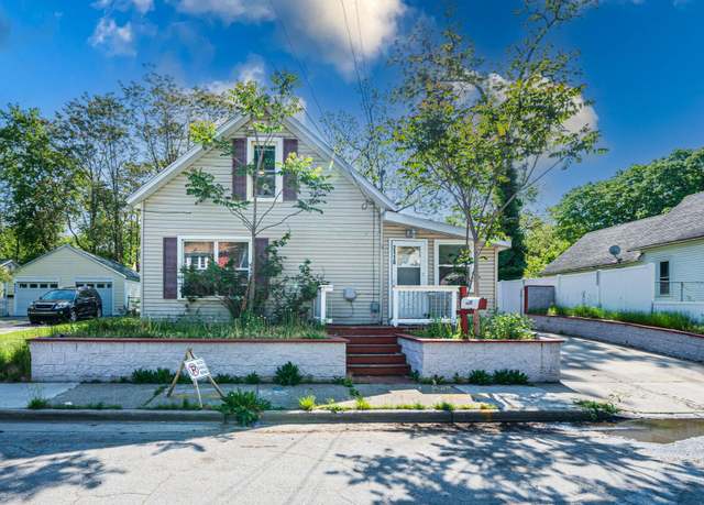Property at 2110 Saint Charles Ave SW, Grand Rapids, MI 49507, 4 beds, 2.5 baths