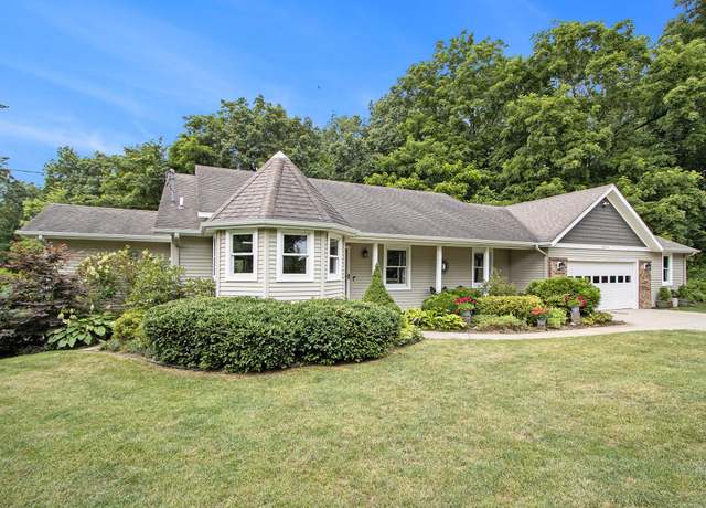 Property at 15570 Portage Rd, Vicksburg, MI 49097, 4 beds, 3 baths