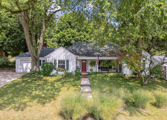 Property at 1617 Lake Michigan Dr NW, Grand Rapids, MI 49504, 3 beds, 1.5 baths