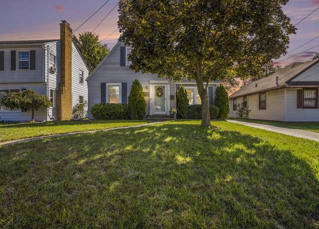 Property at 2304 SE Paris Ave, Grand Rapids, MI 49507, 4 beds, 3 baths