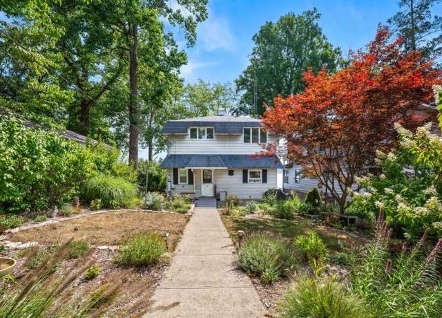 Property at 5505 Lakewood Dr, Coloma, MI 49038, 4 beds, 2.5 baths