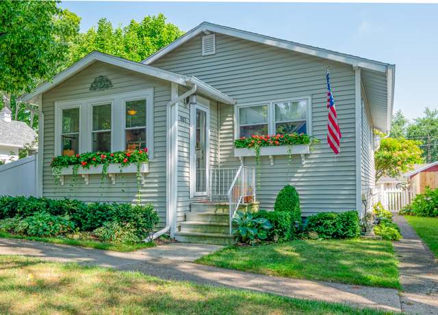 Property at 807 Church St, St. Joseph, MI 49085, 2 beds, 1 bath