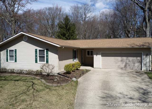 Property at 1717 Dykhouse Ave, Grand Haven, MI 49417, 3 beds, 2.5 baths