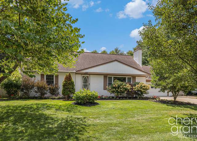 Property at 3258 Sunnyhill St NE, Rockford, MI 49341, 5 beds, 3 baths