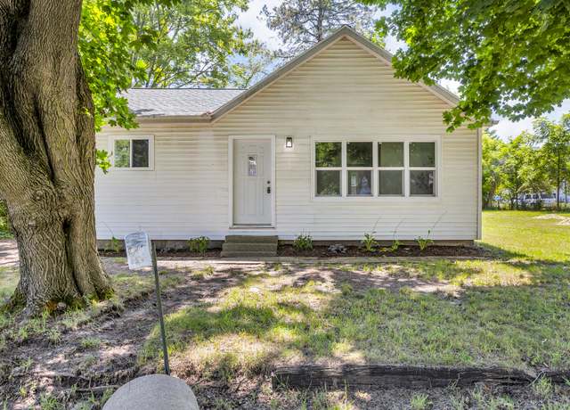 Property at 105 Trumble Ave, Jackson, MI 49203, 3 beds, 1.5 baths