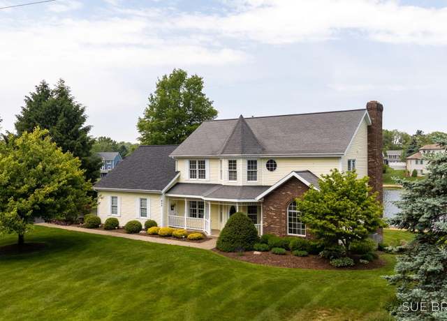Property at 933 Meadow Ridge Dr, Holland, MI 49424, 5 beds, 4 baths