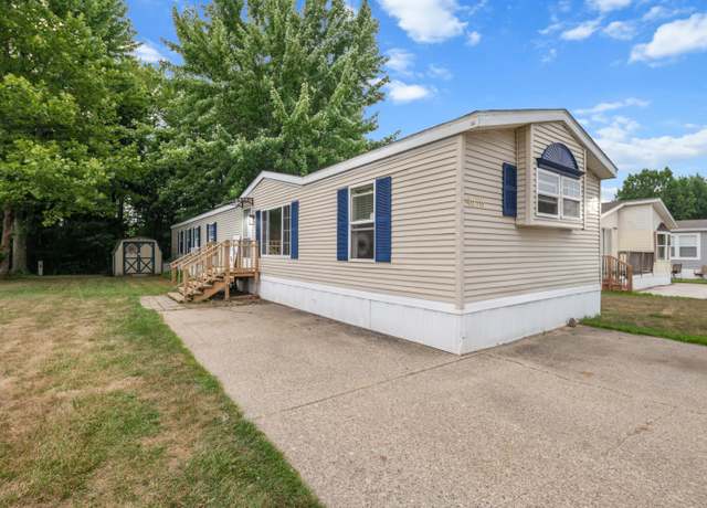 Property at 4676 Gardens Blvd NW, Walker, MI 49534, 3 beds, 2 baths