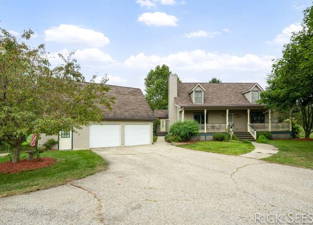 Property at 2094 W Peck Lake Rd, Ionia, MI 48846, 4 beds, 2.5 baths