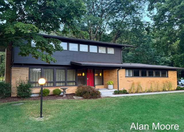 Property at 7878 Northland Dr NE, Rockford, MI 49341, 4 beds, 3.5 baths