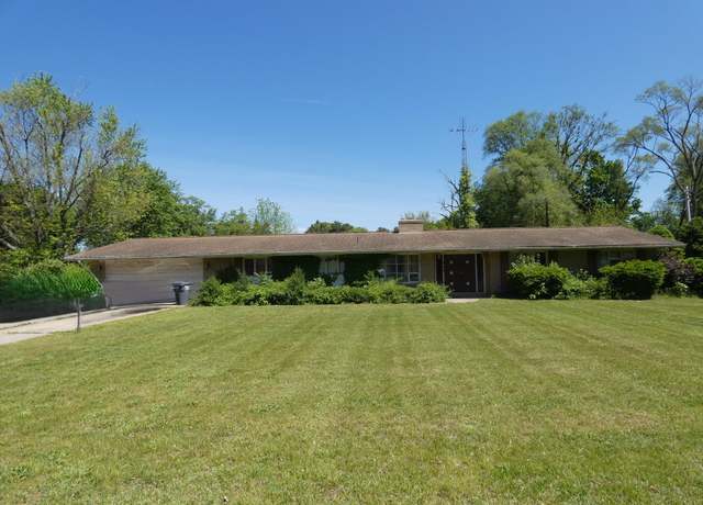 Property at 301 Fisk Rd, Benton Harbor, MI 49022, 5 beds, 3 baths