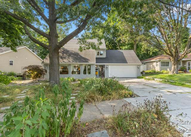 Property at 1295 Cambridge Dr SE, Grand Rapids, MI 49506, 3 beds, 2 baths