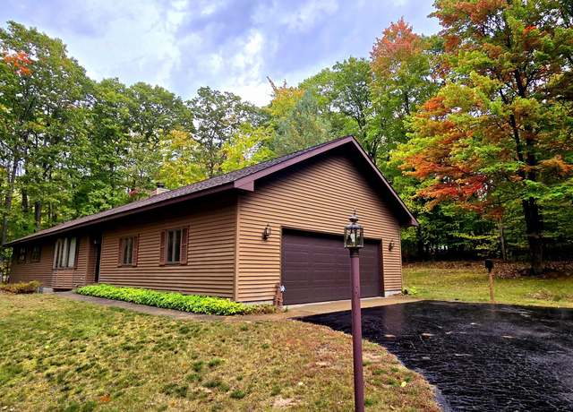 Property at 4721 Forest Ridge Dr, Cadillac, MI 49601, 3 beds, 3 baths
