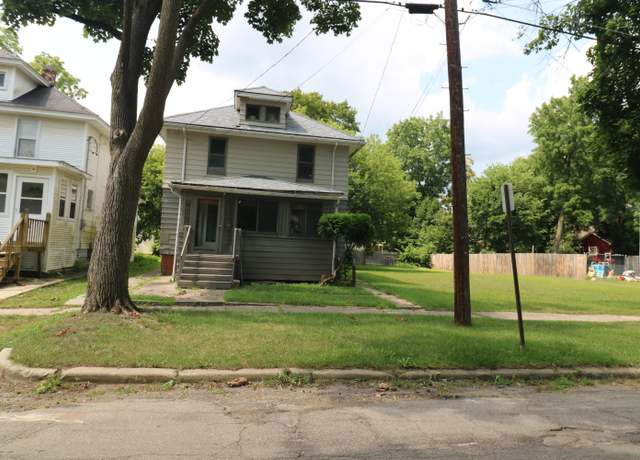 Property at 1014 Woodbridge St, Jackson, MI 49203, 4 beds, 2.5 baths