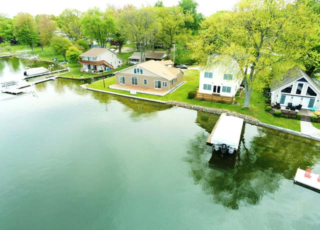 Property at 216 Sandalwood Dr, Quincy, MI 49082, 4 beds, 2 baths