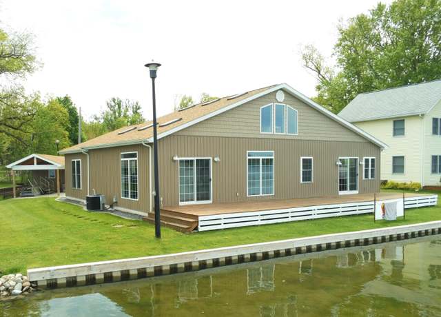 Property at 216 Sandalwood Dr, Quincy, MI 49082, 4 beds, 2 baths