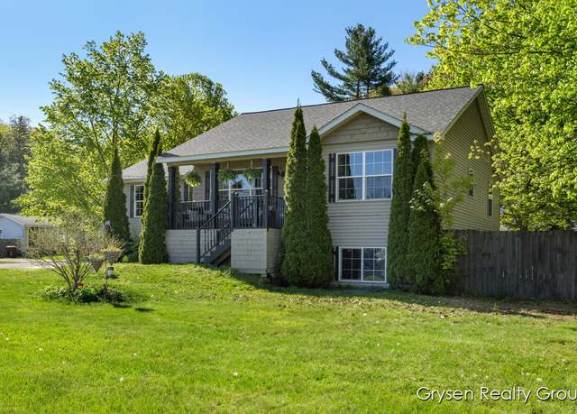 Property at 8650 Belding Rd NE, Rockford, MI 49341, 3 beds, 2 baths