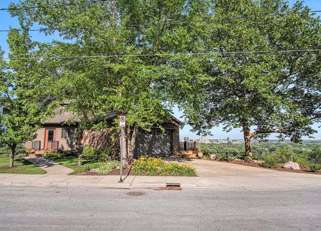 Property at 226 Sunset Ave NW, Grand Rapids, MI 49504, 3 beds, 2.5 baths