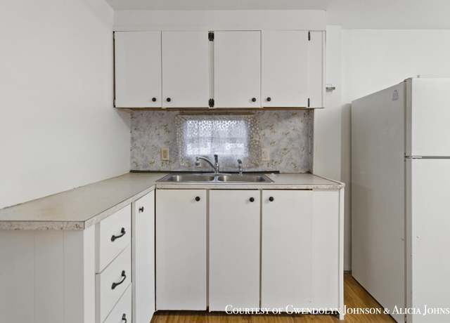 Property at 100 Inca Dr SW, Grand Rapids, MI 49548, 2 beds, 1 bath