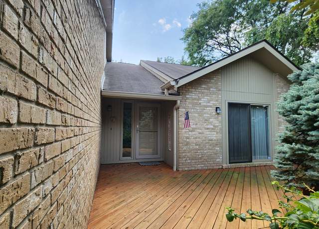 Property at 4125 Foxpointe Dr, West Bloomfield, MI 48323, 3 beds, 3 baths