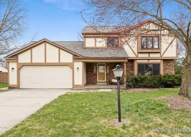 Property at 1830 Lockmere Dr SE, Grand Rapids, MI 49508, 5 beds, 2.5 baths