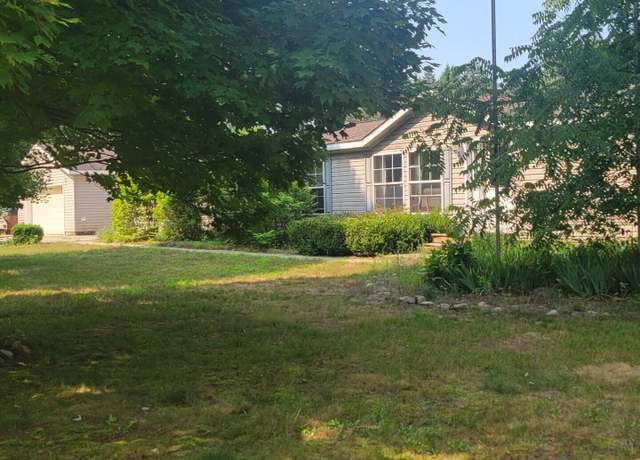 Property at 2236 35th St, Allegan, MI 49010, 4 beds, 3 baths