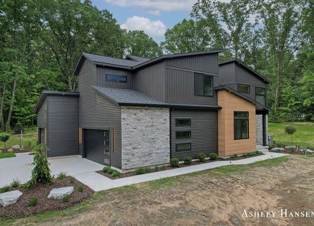 Property at 8332 Ramsdell Dr NE, Rockford, MI 49341, 4 beds, 2.5 baths