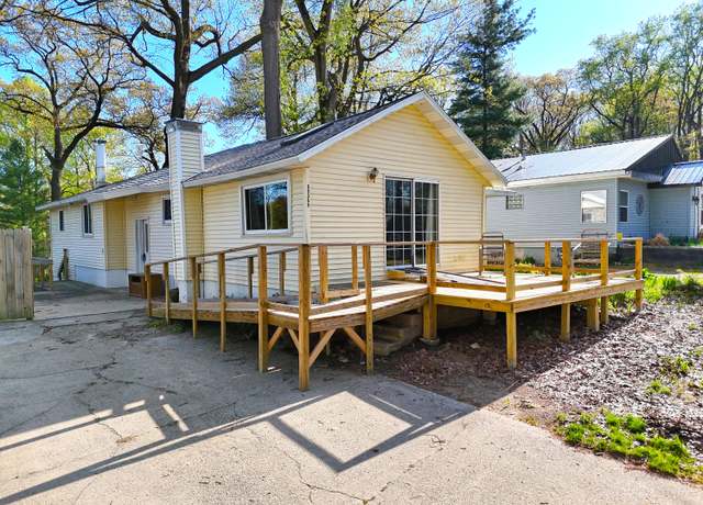 Property at 69369 Oak St, Benton Harbor, MI 49022, 3 beds, 2 baths