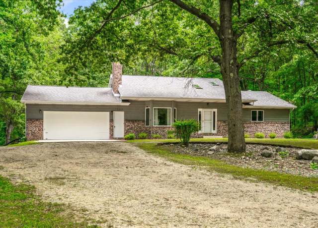 Property at 1865 S 8th St, Kalamazoo, MI 49009, 4 beds, 3 baths