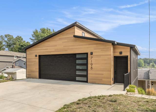 Property at 7198 Peninsula Dr NE, Rockford, MI 49341, 5 beds, 3 baths