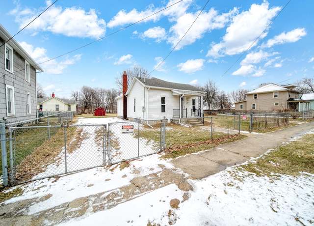 Property at 923 N Blackstone St, Jackson, MI 49202, 3 beds, 1 bath