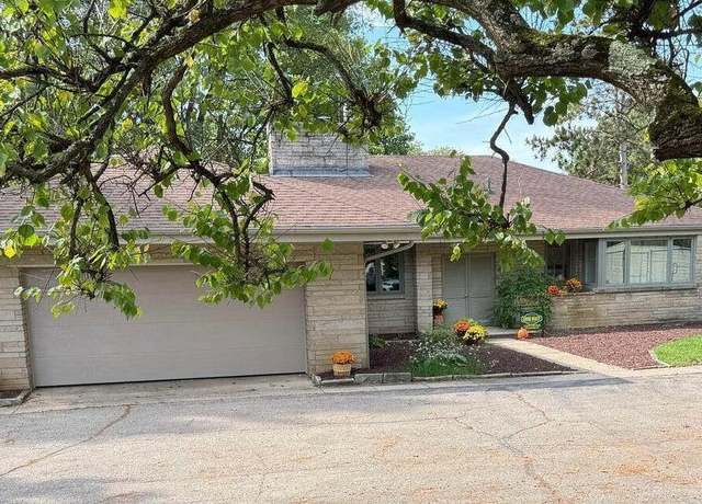 Property at 5100 Browns Lake Rd, Jackson, MI 49203, 6 beds, 5 baths