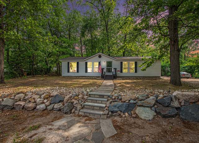 Property at 13262 Country Ln, New Buffalo, MI 49117, 3 beds, 2 baths