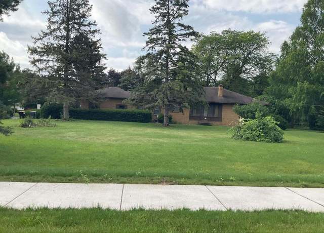 Property at 5831 Stadium Dr, Kalamazoo, MI 49009, 4 beds, 1 bath