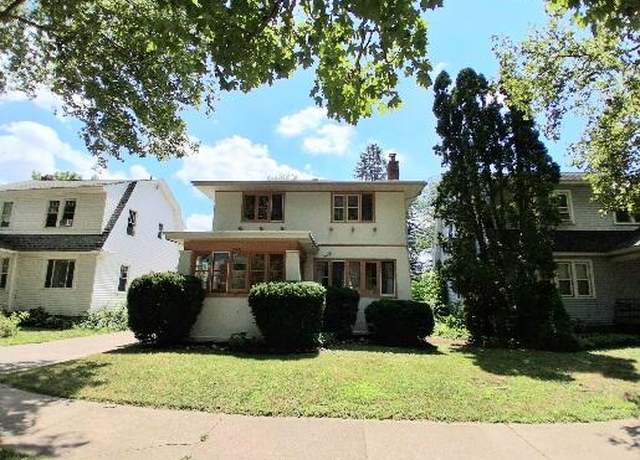 Property at 940 Lake Michigan Dr NW, Grand Rapids, MI 49504, 3 beds, 2 baths