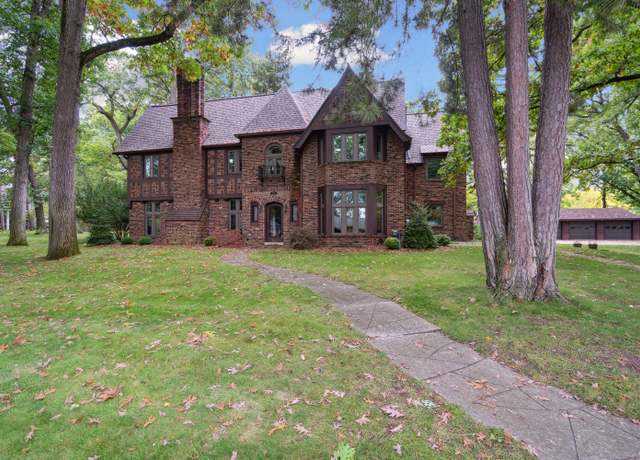 Property at 1046 S Brown St, Jackson, MI 49203, 5 beds, 3.5 baths