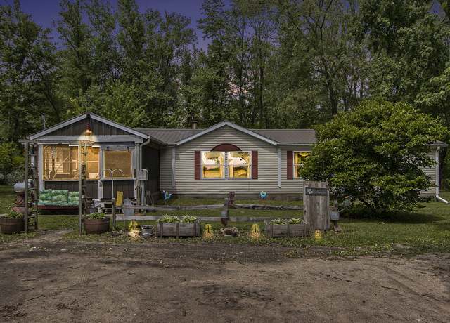 Property at 73590 County Road 665, Lawton, MI 49065, 3 beds, 2 baths