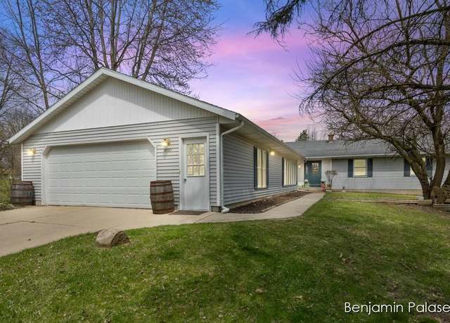Property at 8321 100th St SE, Alto, MI 49302, 6 beds, 3.5 baths