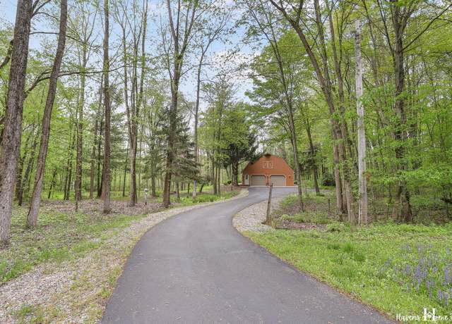 Property at 2989 Gulliford Trl SE, Lowell, MI 49331, 2 beds, 2.5 baths
