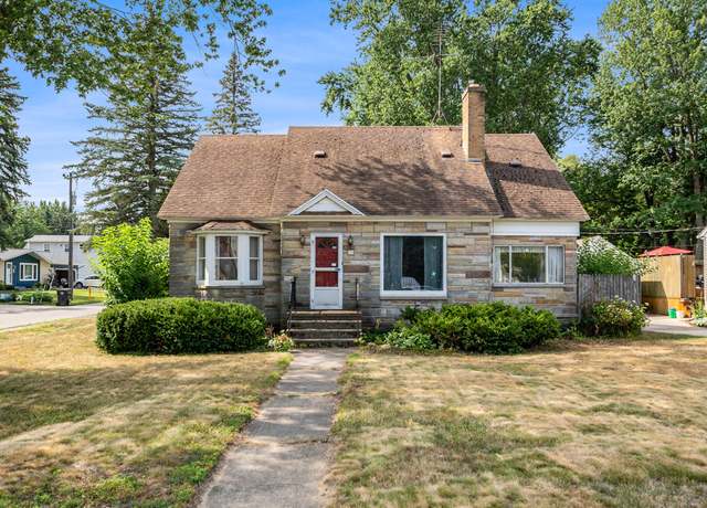 Property at 654 E Central Ave, Zeeland, MI 49464, 3 beds, 1 bath