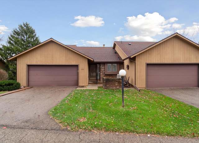 Property at 1720 Willow Creek Dr, Lansing, MI 48917, 3 beds, 2.5 baths