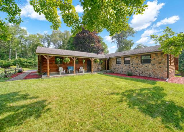 Property at 2933 Robinson Rd, Jackson, MI 49203, 3 beds, 1.5 baths
