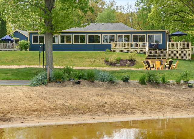 Property at 08763 Lakeshore Dr, Grand Junction, MI 49056, 8 beds, 5 baths