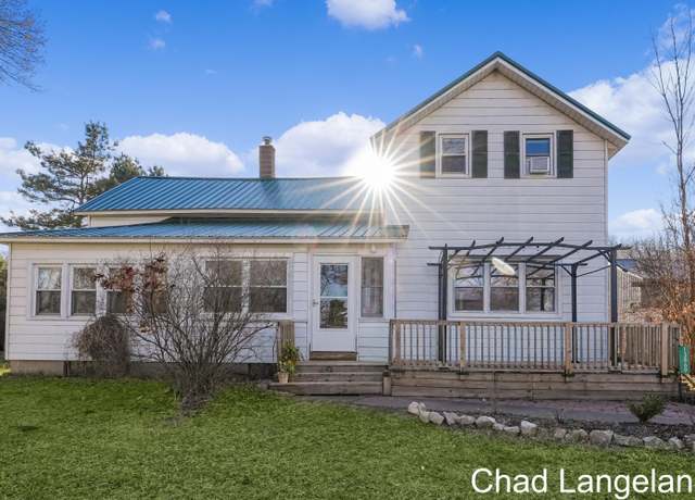 Property at 13869 NE Pine Lake Ave, Cedar Springs, MI 49319, 4 beds, 1 bath