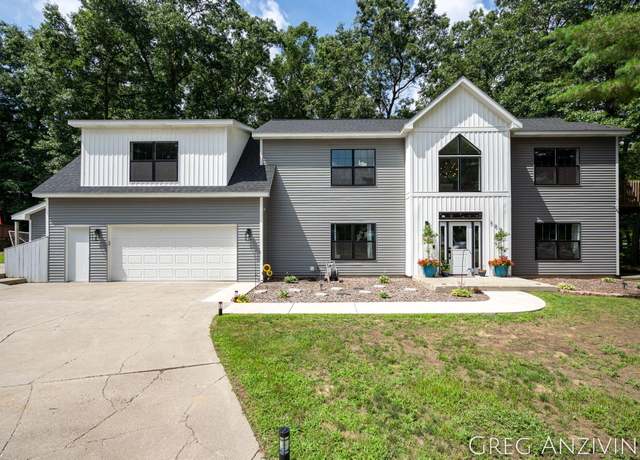 Property at 309 Woodview Dr, Muskegon, MI 49442, 4 beds, 3.5 baths