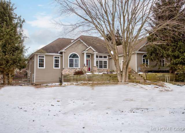 Property at 6220 146th Ave, Holland, MI 49423, 4 beds, 3.5 baths